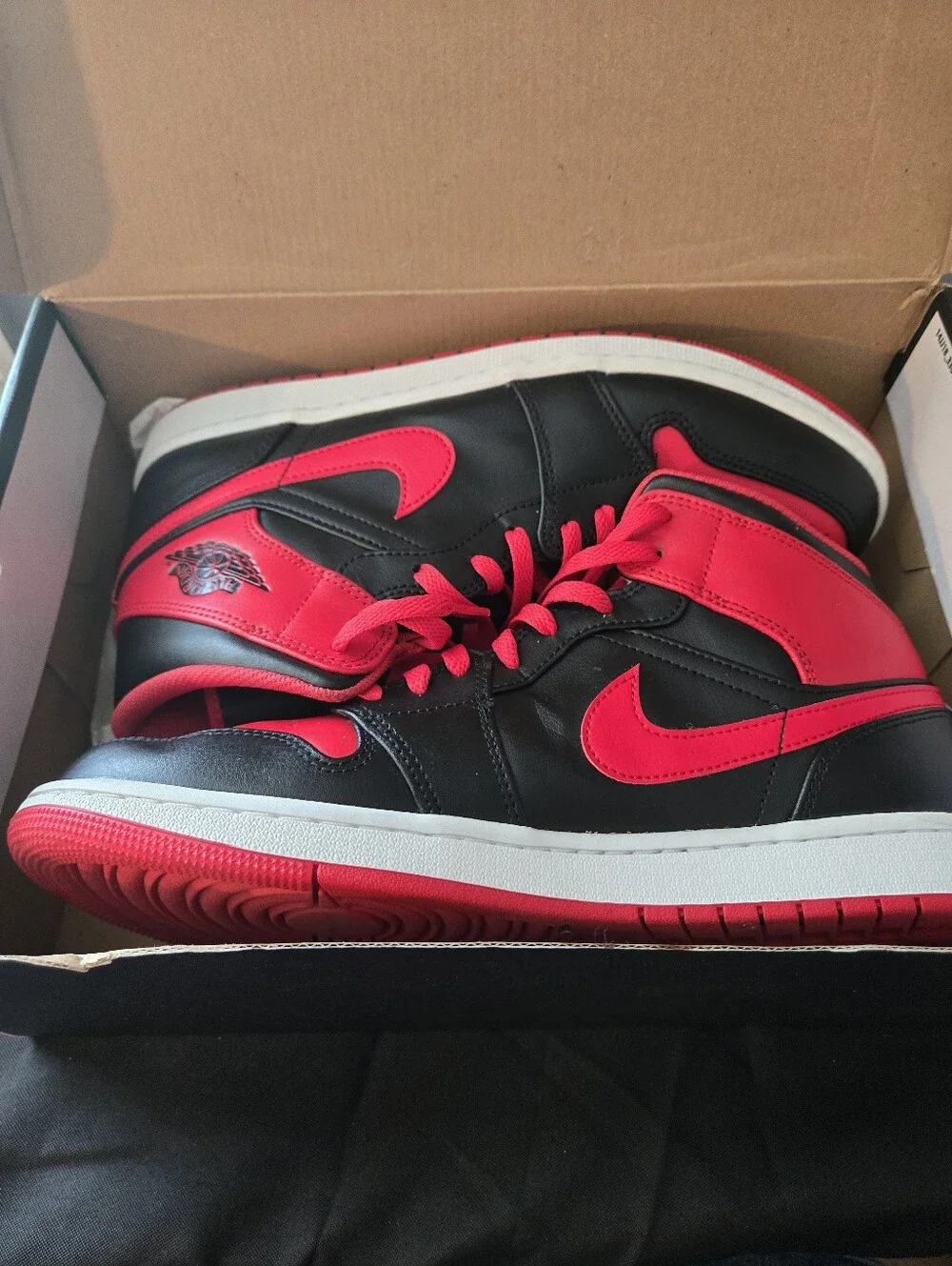 Nike Air Jordan 1 Mid Alternate Bred Black Fire Red Size 11 w/ Box